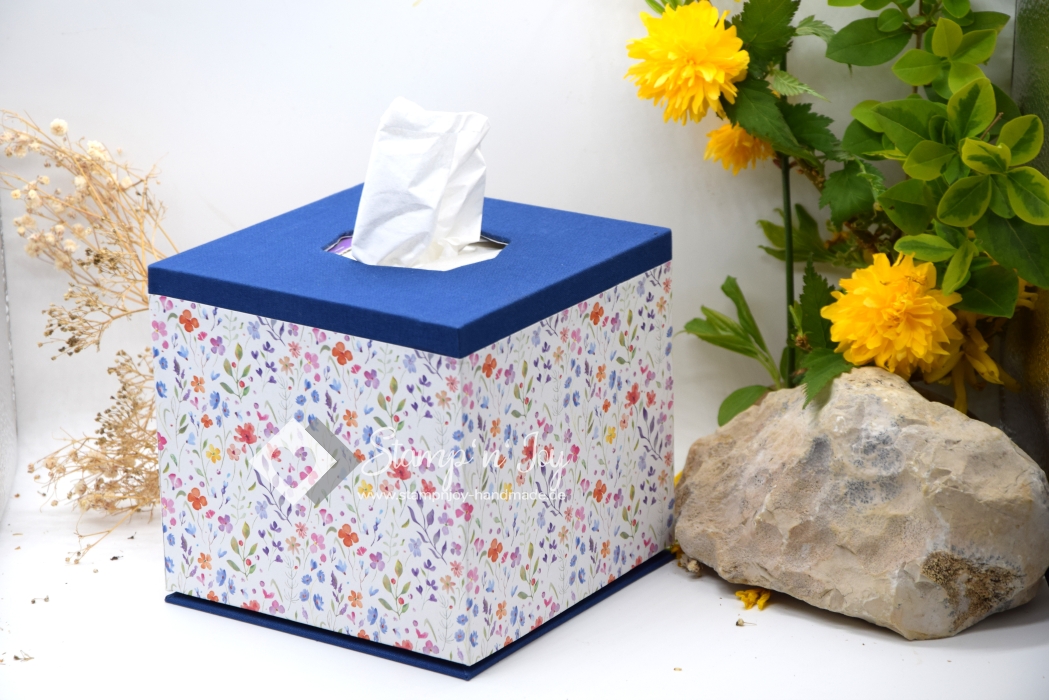Taschentuchbox quadratisch ca. 13,7x13,7x12,7 cm | floral | königsblau | Art. Nr. 97040501